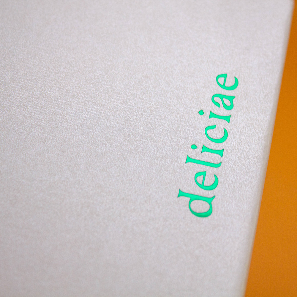 Printed Paper Hot Foil Stamping Jewelry Cardboard Gift Packing Boxes With Handles-5.jpg