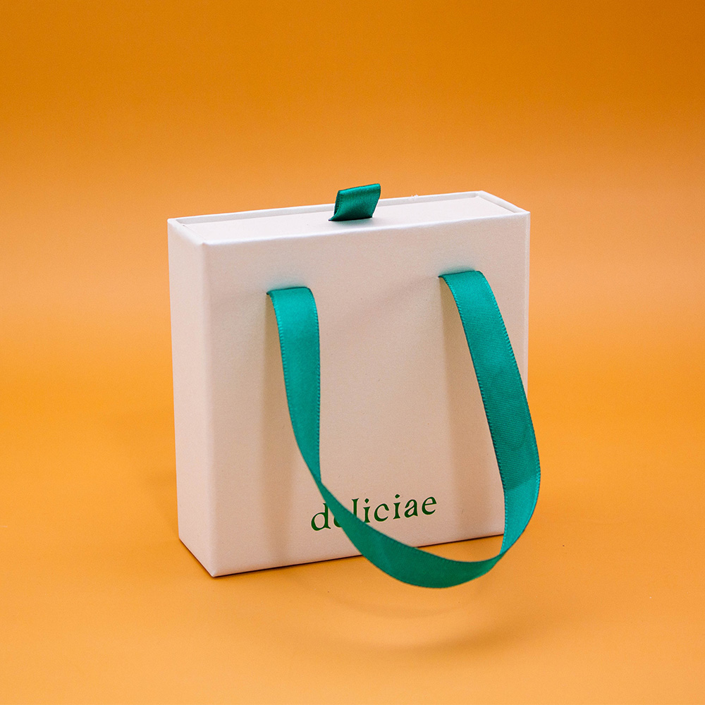 Printed Paper Hot Foil Stamping Jewelry Cardboard Gift Packing Boxes With Handles-2.jpg