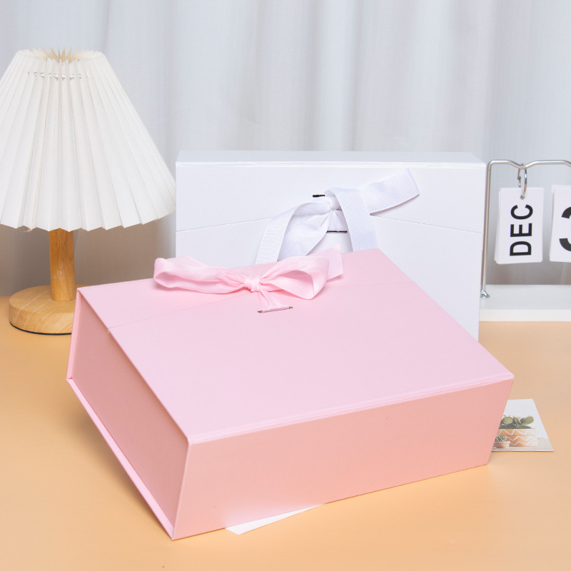 Customized Rigid Cardboard Magnetic Foldable Paper Gift Boxes With Ribbon (2).jpg